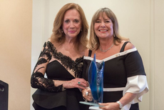 Elba Haid, Chair Manitoba Opera Bord of Trustees (left) presenting Gail Asper (right)with the award named for her.