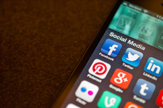 © Jason Howie, CC BY 2.0, via Wikimedia Commons